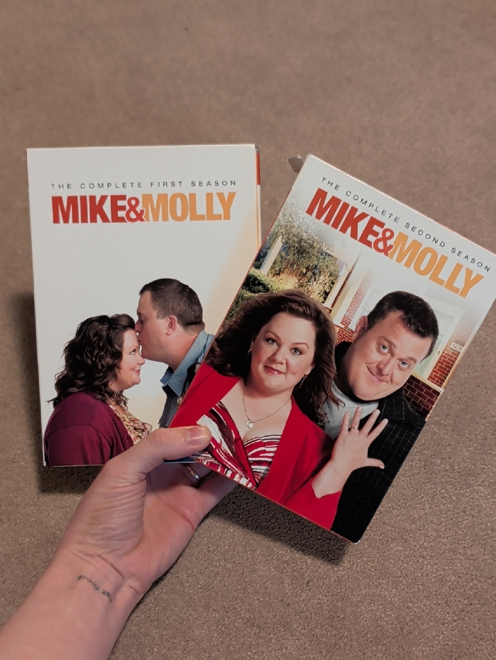 💚 2/$20 Mike & Molly DVD Complete Seasons 1-2 - TV Show